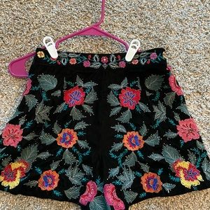 Velvet embroidered shorts